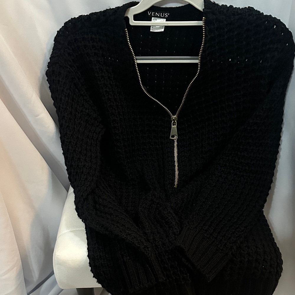 VENUS Black Textured Zippered Cardigan